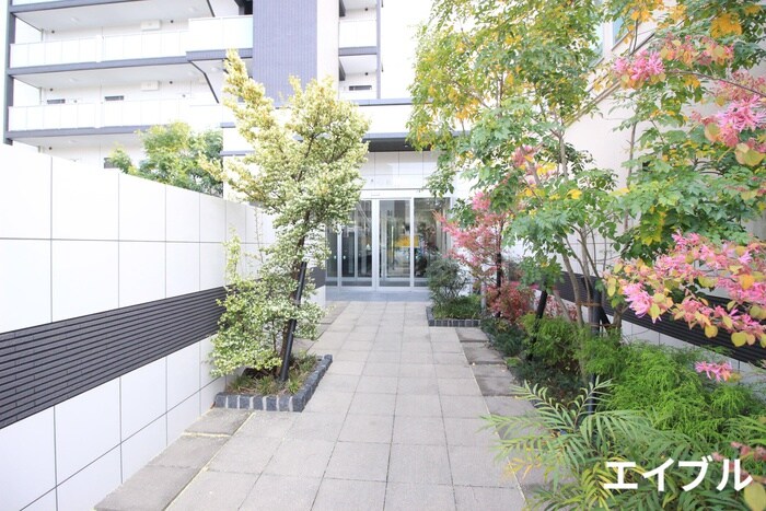 物件外観写真2　(エントランス部分)