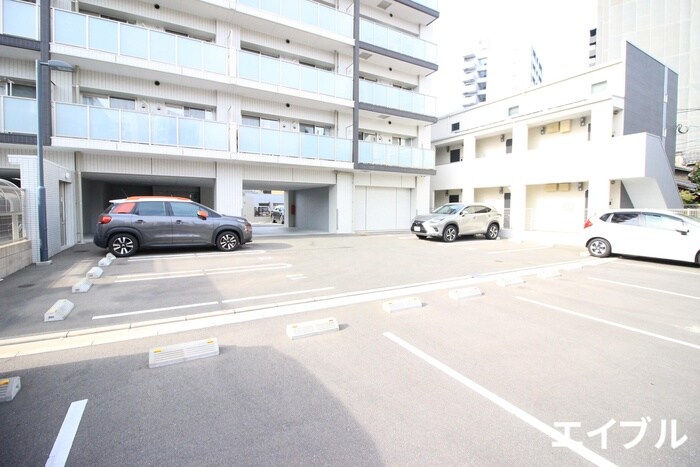 物件外観写真4　(駐車場)