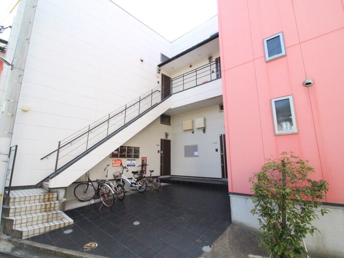 物件外観写真3　(エントランス部分)