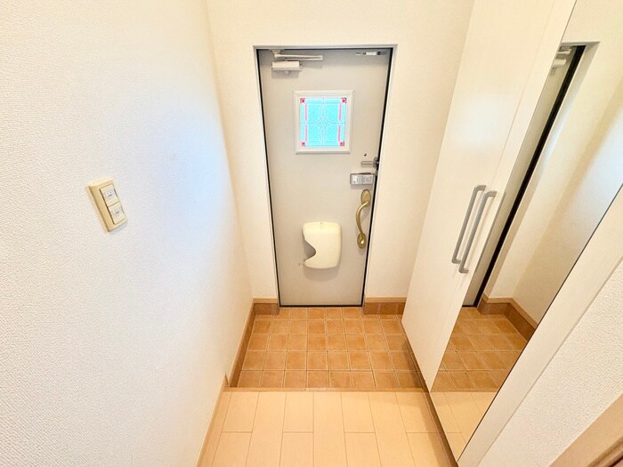 物件内観写真14　(玄関)