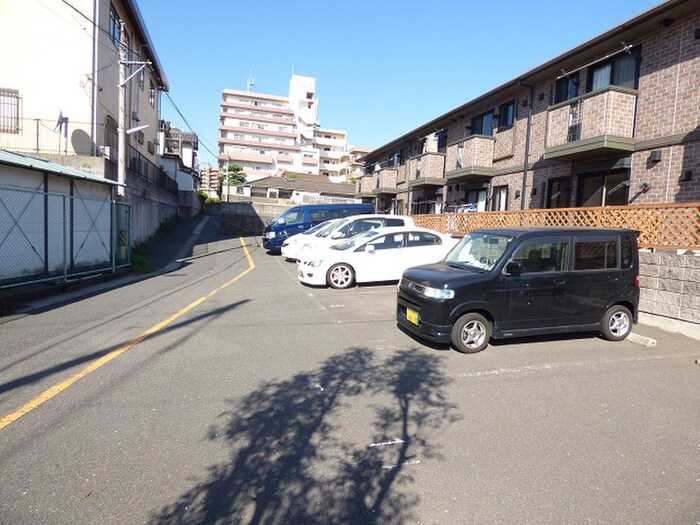 物件外観写真2　(駐車場)