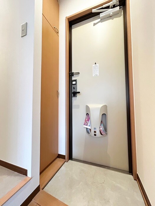 物件内観写真7　(玄関)