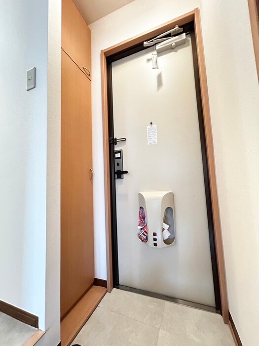 物件内観写真7　(玄関)