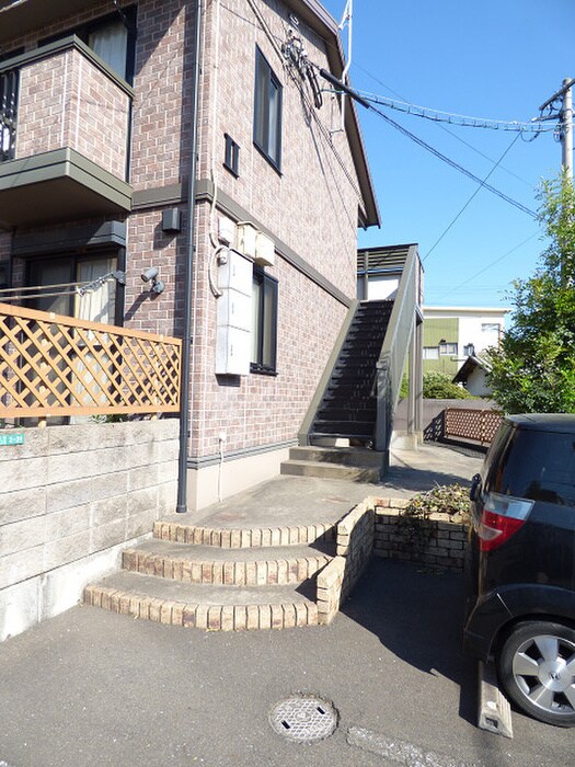 物件外観写真3　(エントランス部分)