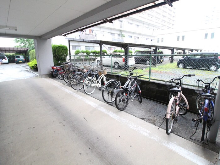 物件外観写真3　(駐輪場)