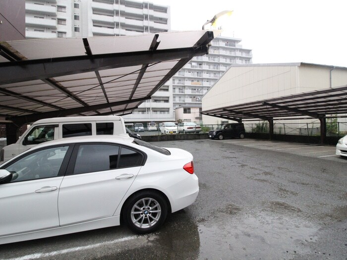 物件外観写真4　(駐車場)