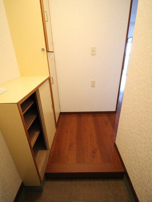 物件内観写真10　(玄関)