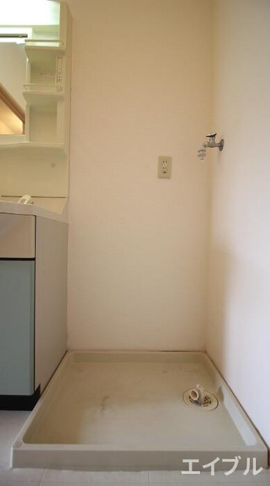 物件内観写真15　(洗濯機置場)