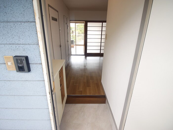 物件内観写真8　(玄関)