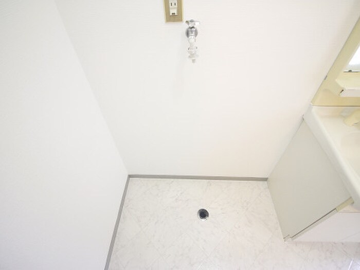 物件内観写真16　(洗濯機置場)