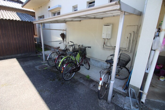 物件外観写真3　(駐輪場)