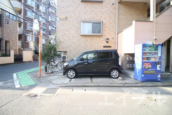 物件外観写真5　(駐車場)