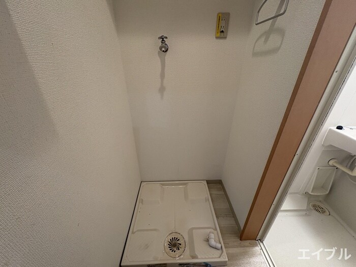 物件内観写真11　(洗濯機置場)