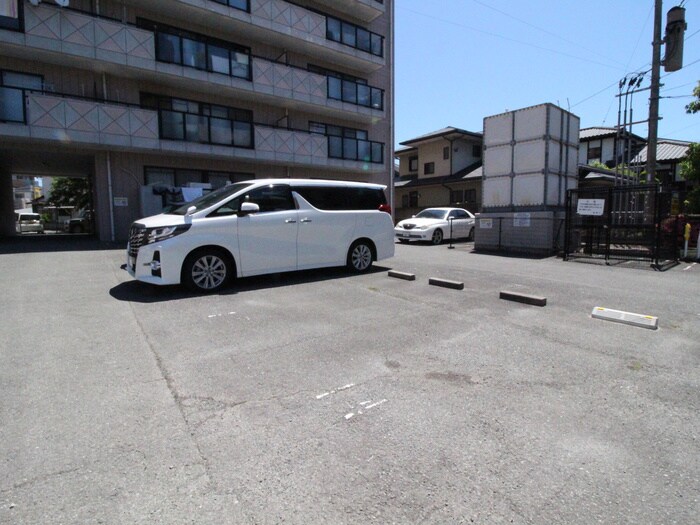 物件外観写真2　(駐車場)