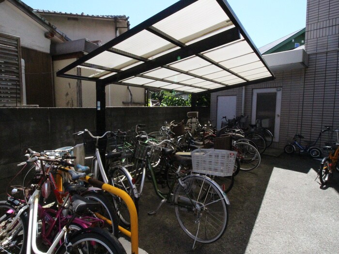物件外観写真3　(駐輪場)