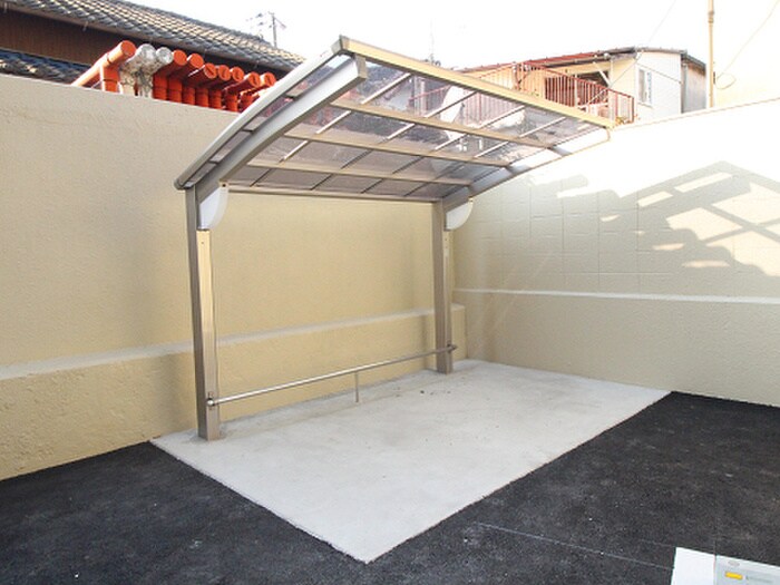 物件外観写真4　(駐輪場)