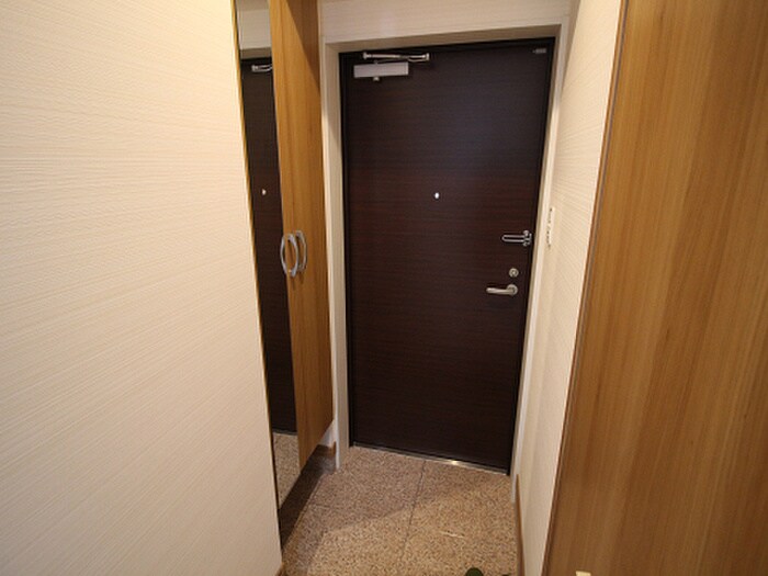物件内観写真11　(玄関)