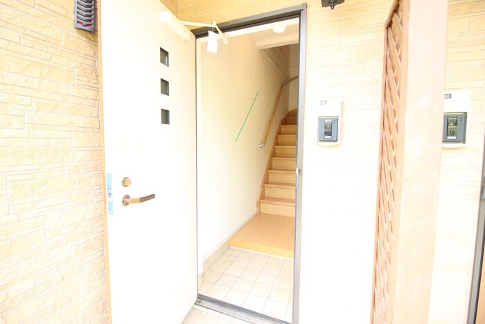 物件内観写真12　(玄関)