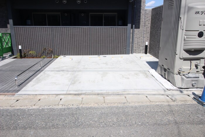 物件外観写真5　(駐車場)