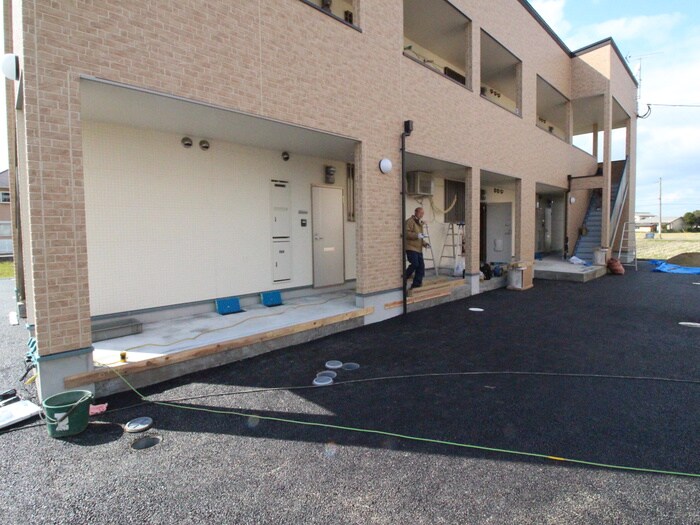 物件外観写真4　(エントランス部分)