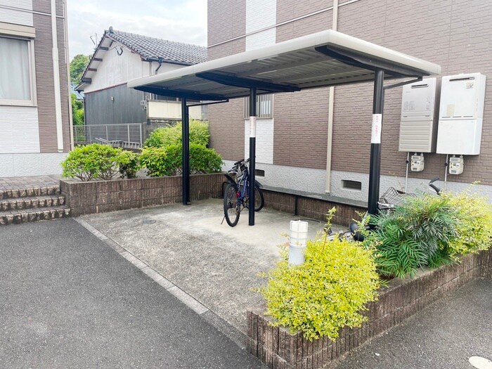 物件外観写真3　(駐輪場)