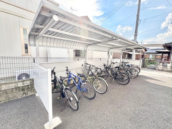 物件外観写真5　(駐輪場)