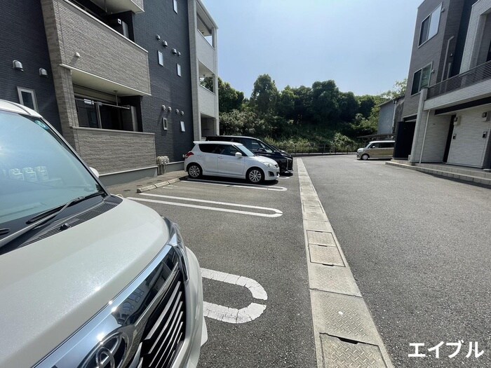 物件外観写真3　(駐輪場)