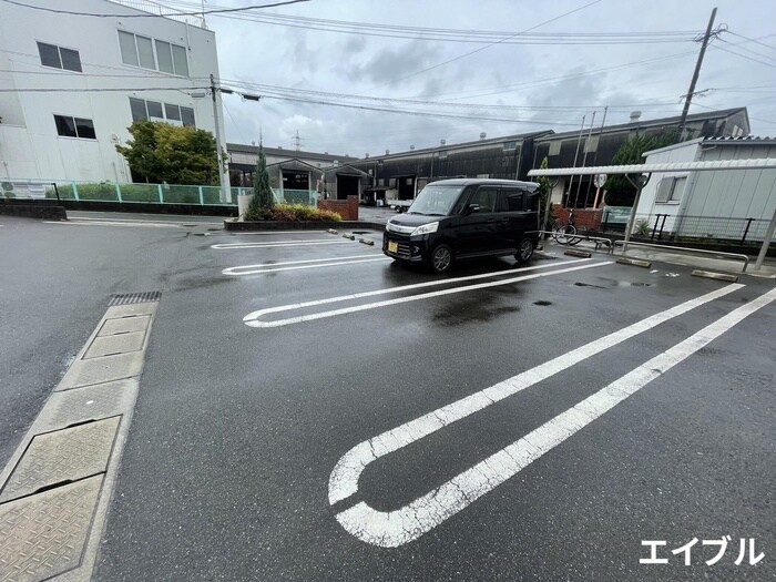 物件外観写真4　(駐車場)