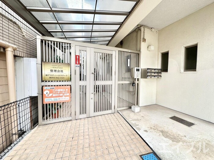 物件外観写真4　(エントランス部分)