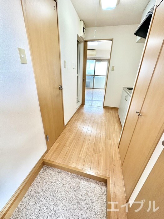 物件内観写真12　(玄関)