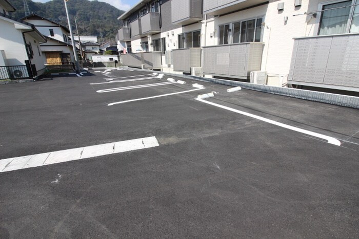 物件外観写真2　(駐車場)