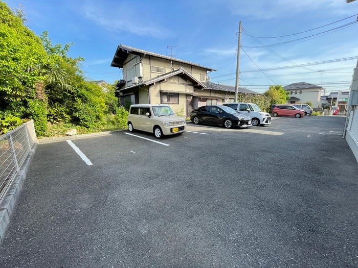 物件外観写真2　(駐車場)