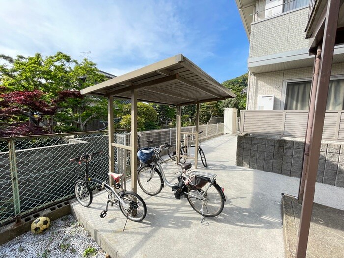 物件外観写真3　(駐輪場)