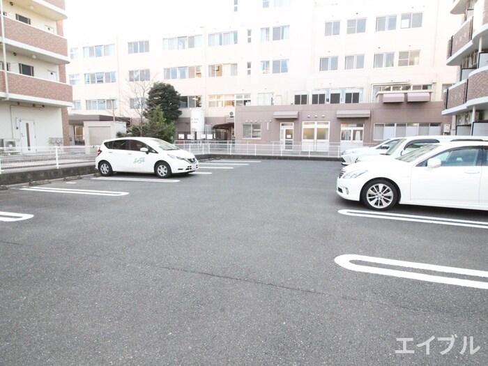 物件外観写真2　(駐車場)