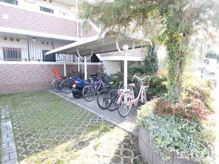 物件外観写真3　(駐輪場)