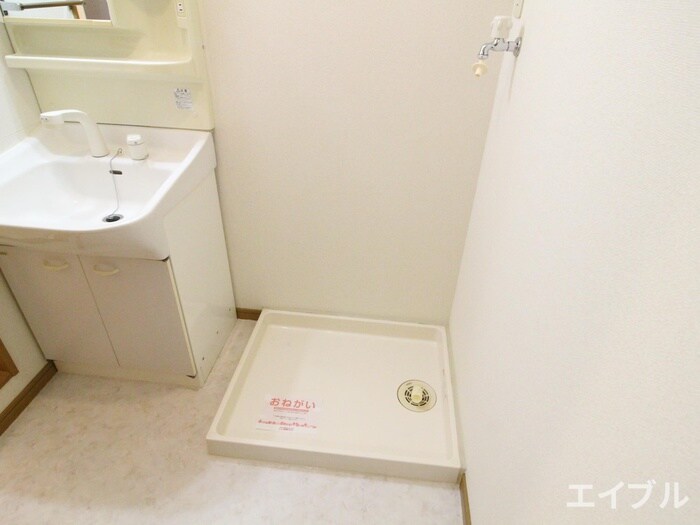 物件内観写真12　(洗濯機置場)