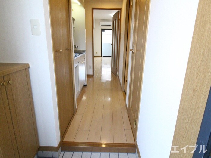 物件内観写真16　(玄関)