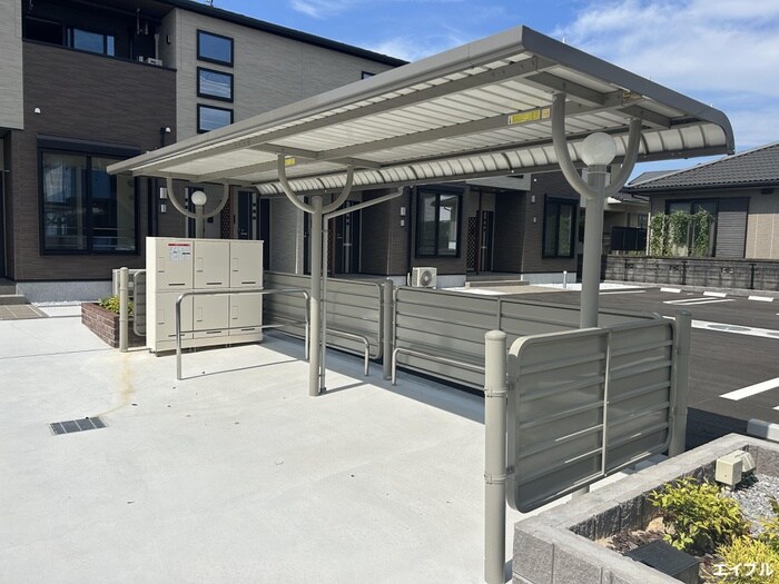 物件外観写真3　(駐輪場)