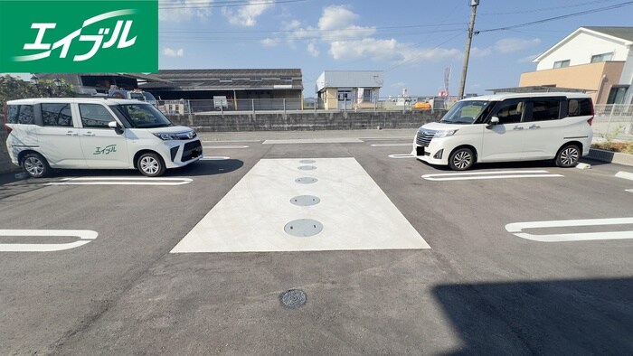 物件外観写真2　(駐車場)