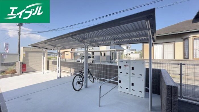 物件外観写真3　(駐輪場)