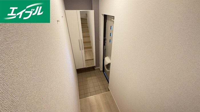 物件内観写真14　(玄関)