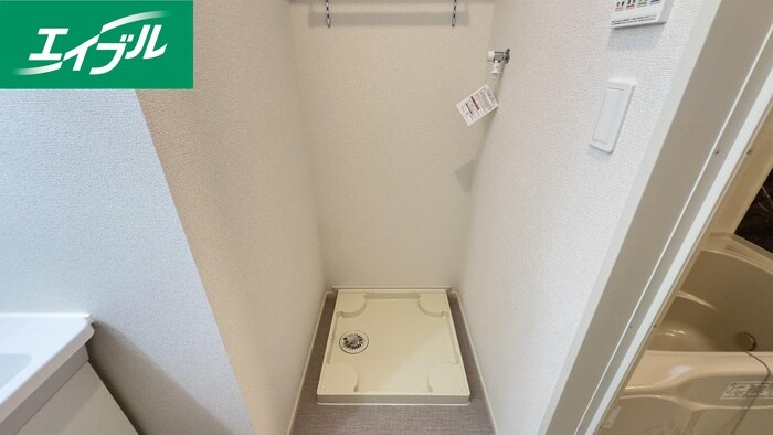 物件内観写真16　(洗濯機置場)