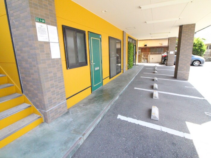 物件外観写真5　(エントランス部分)