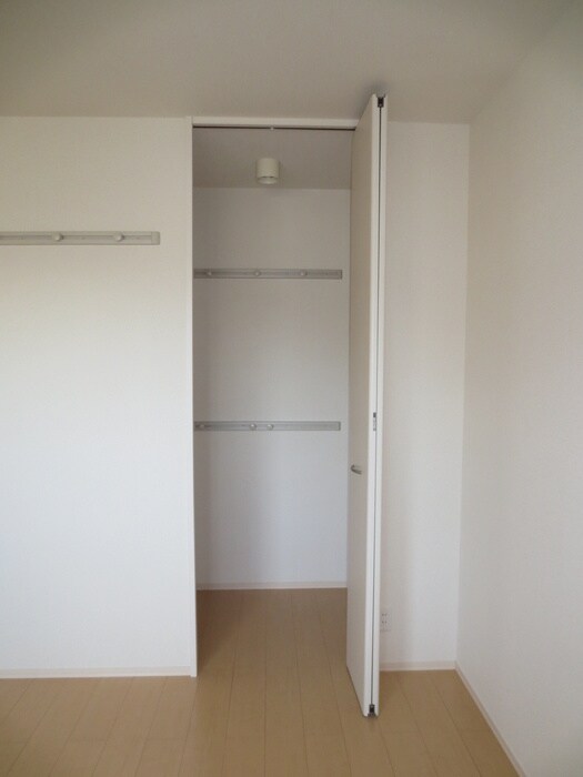 物件内観写真13　(収納)