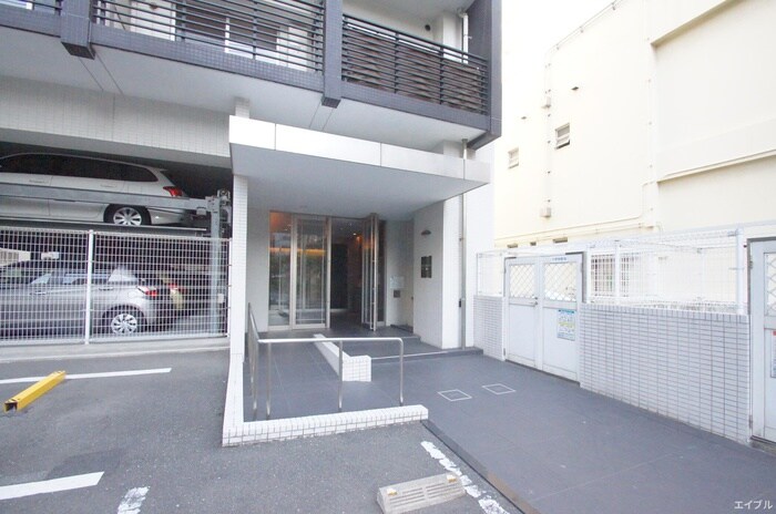 物件外観写真3　(エントランス部分)