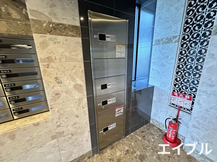 物件外観写真5　(エントランス部分)