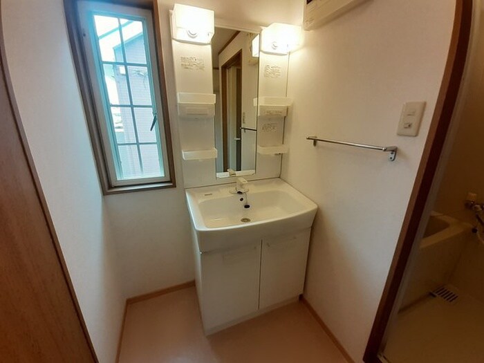 物件内観写真8　(洗面)