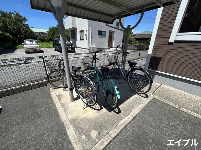 物件外観写真3　(駐輪場)