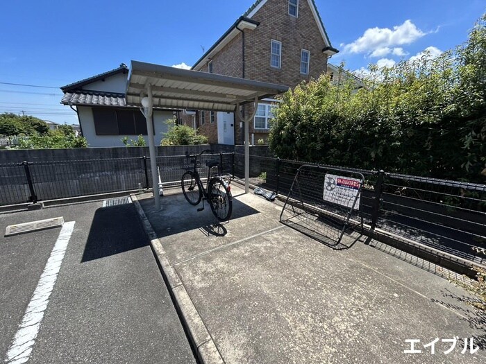 物件外観写真4　(駐輪場)