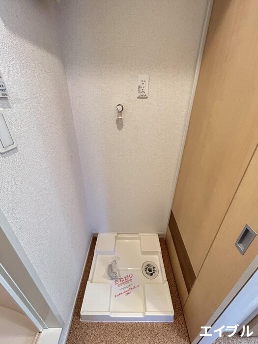 物件内観写真16　(洗濯機置場)